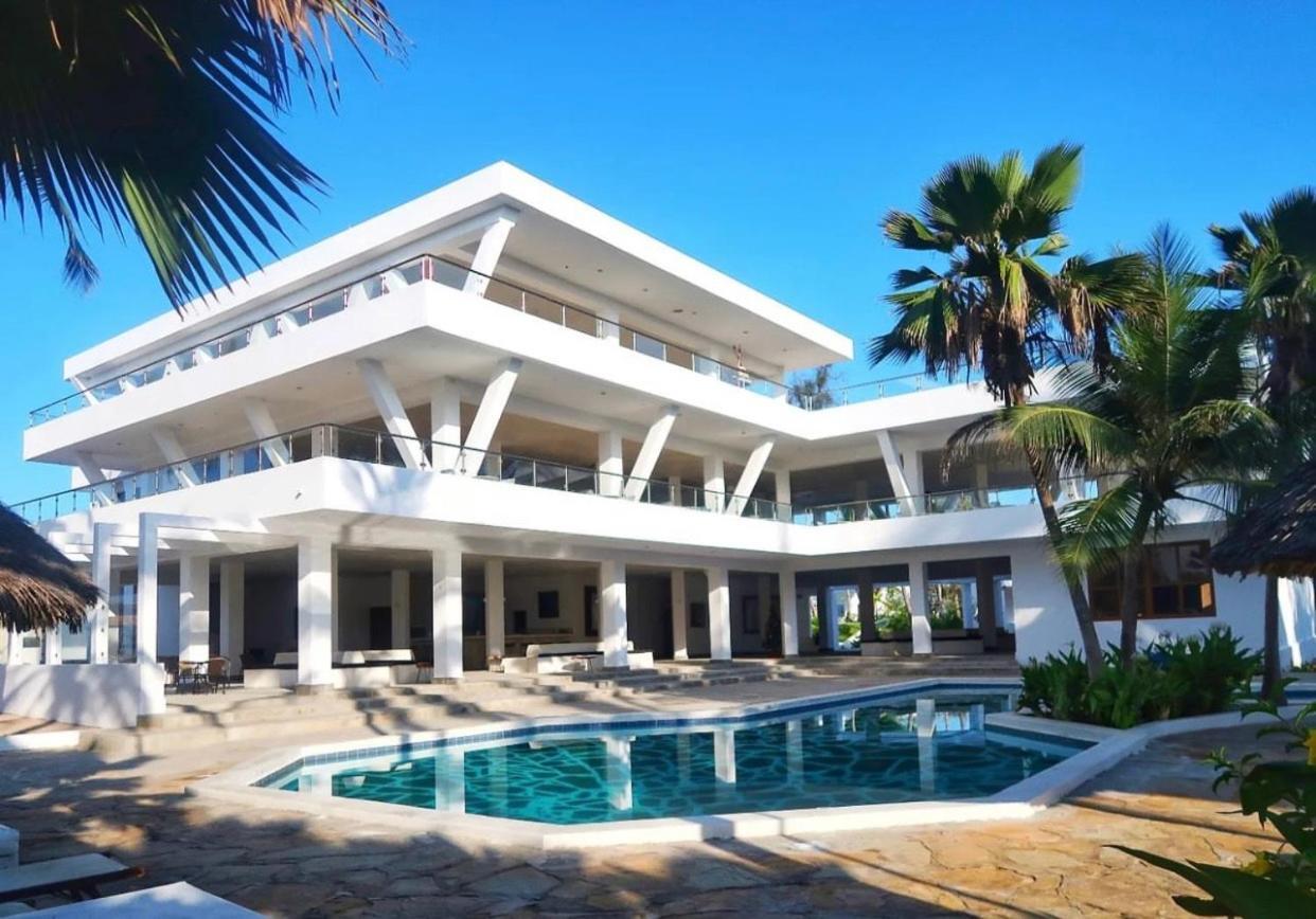 Barracuda Inn Resort Watamu Exterior photo