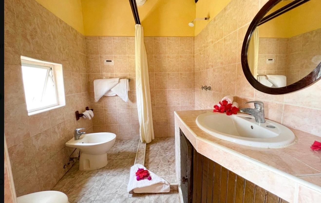 Barracuda Inn Resort Watamu Exterior photo