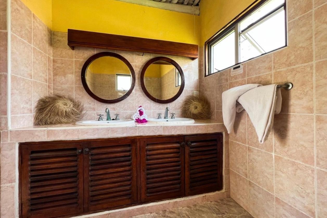 Barracuda Inn Resort Watamu Exterior photo